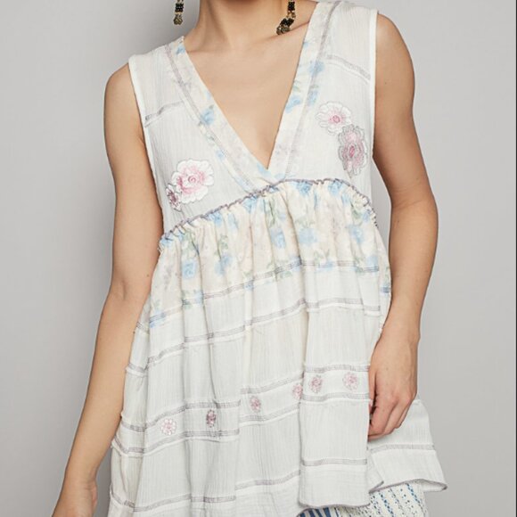 🌸🪶☮️ POL Embroidered Linen Patchwork Top NEW - Picture 4 of 12